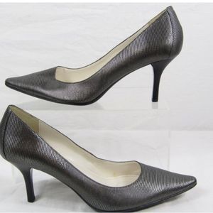 Calvinkelin never worn
Colorway: Metallic Grey/Black
Size: 11